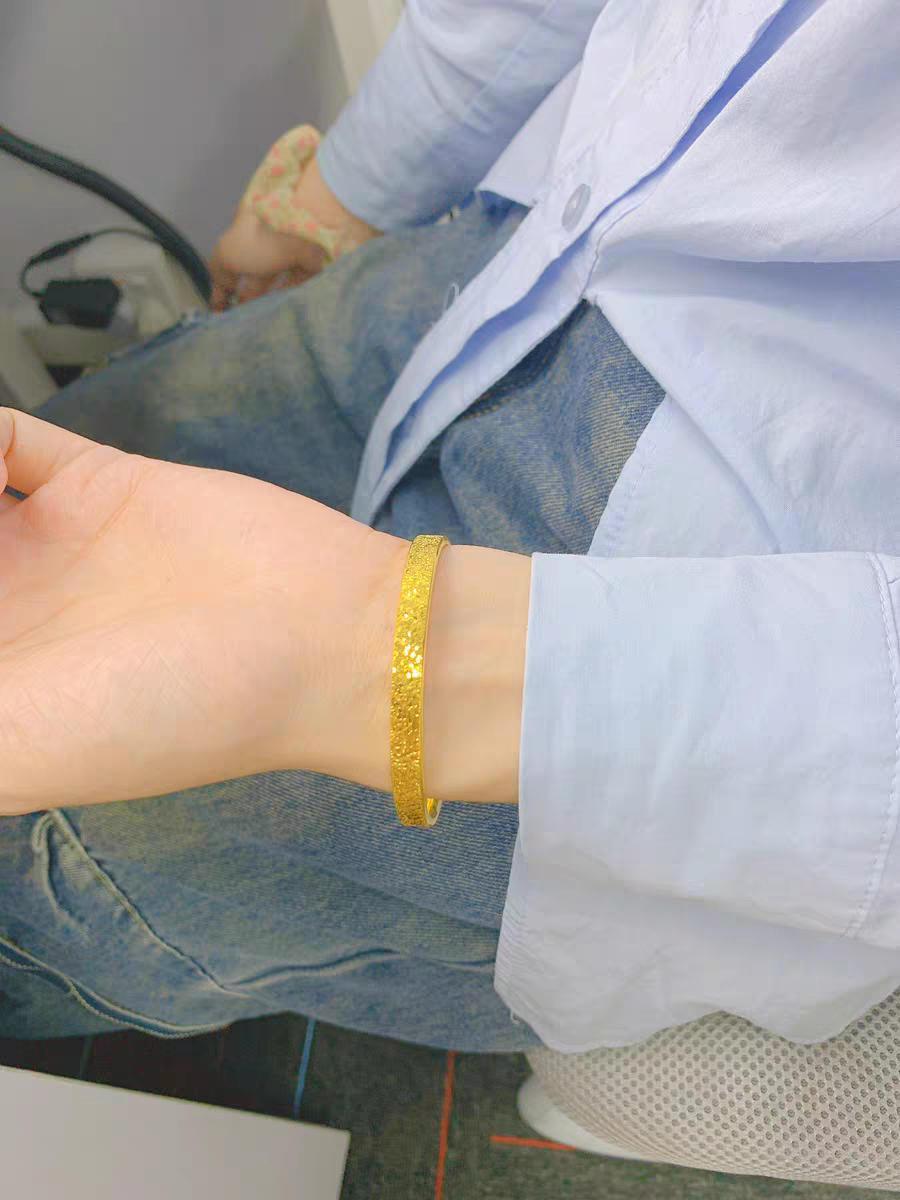 gold bracelet